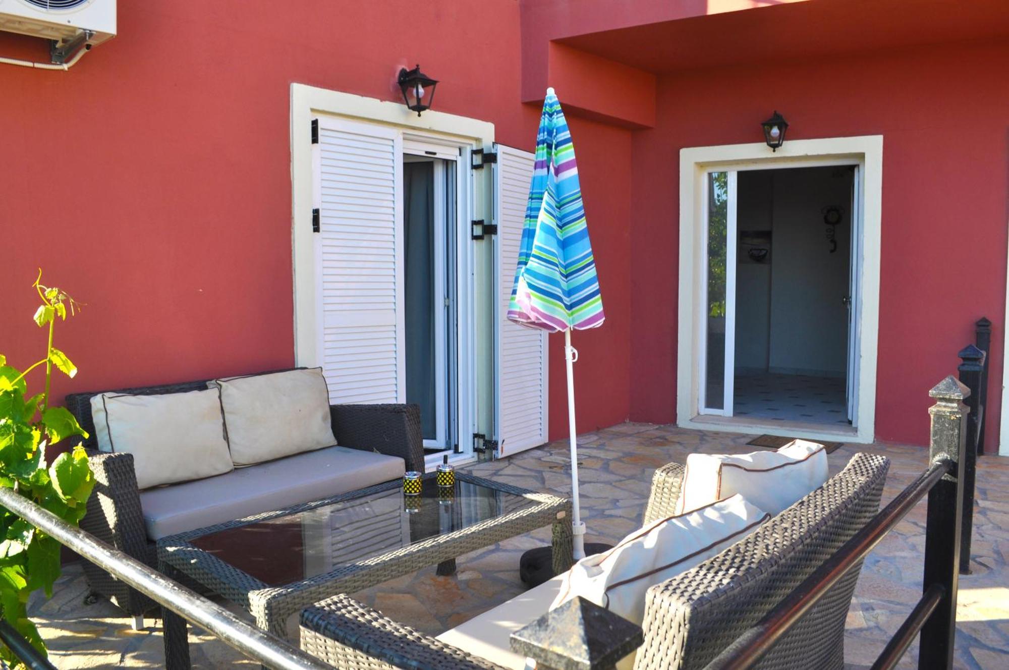 Large By The Pool - Beach, Corfu Apartment Pelekas
